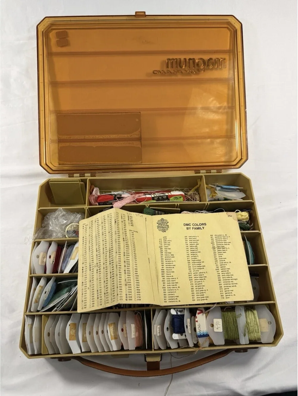 Magnum Plano Storage Box with Embroidery Cross Stitch Floss Craft Sewing